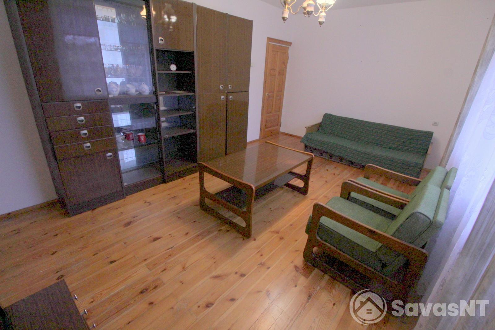 Verkiuose, Popieriaus gatvėje išnuomojamas jaukus ir ERDVUS 3 NEPEREINAMŲ kambarių 63 kv. m. butas.