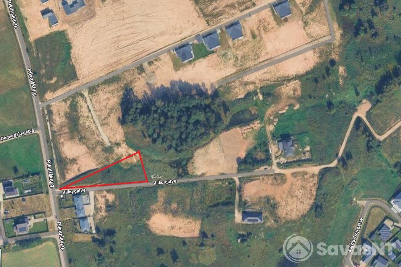 Vilniaus r. sav., Avižienių sen., Pikutiškių k., Vilkų g. parduodamas 10,6 arų  NAMŲ VALDOS sklypas.