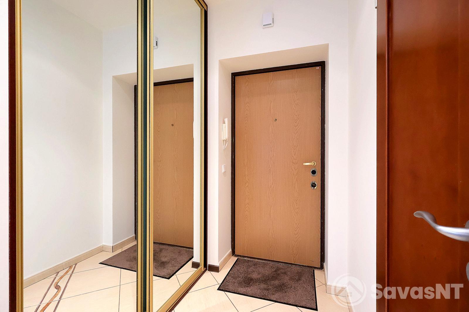 Ateities g. šalia PC Mandarinas nuomojamas trijų kambarių butas