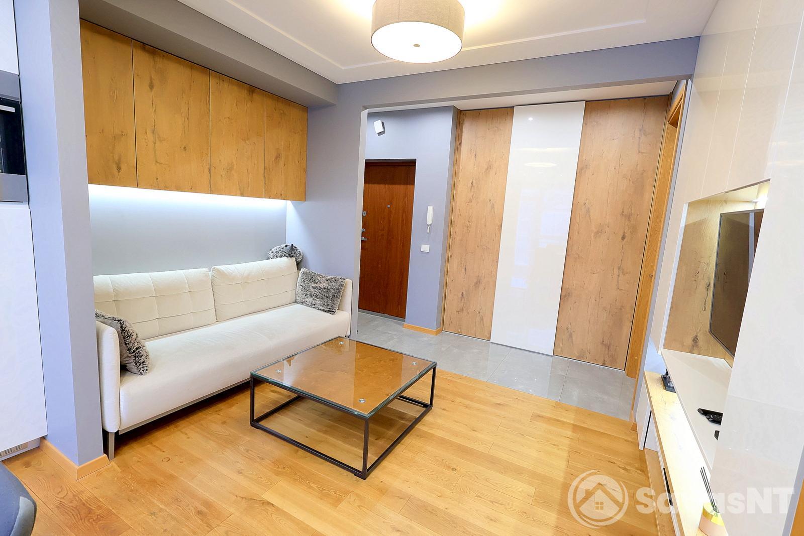 Pieninės gatvėje, Žveryne, nuomojamas dizainerių įrengtas dviejų kambarių butas