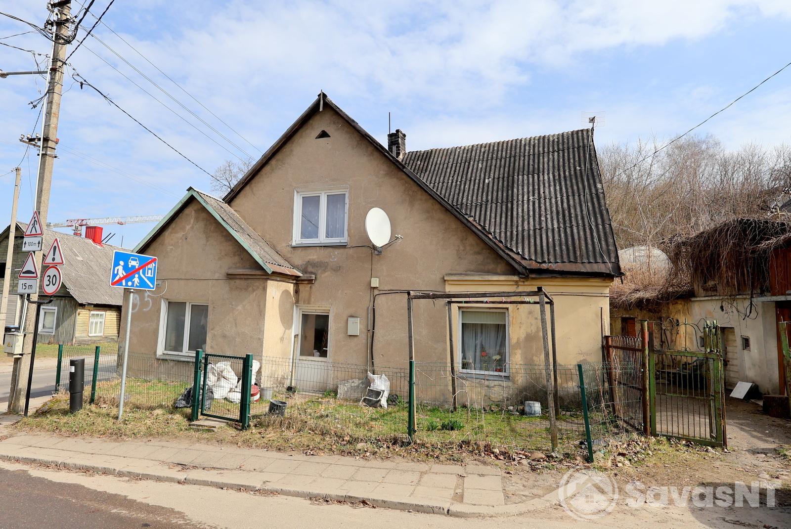 Parduodamas dviejų kambarių butas - namo dalis Subačiaus gatvėje