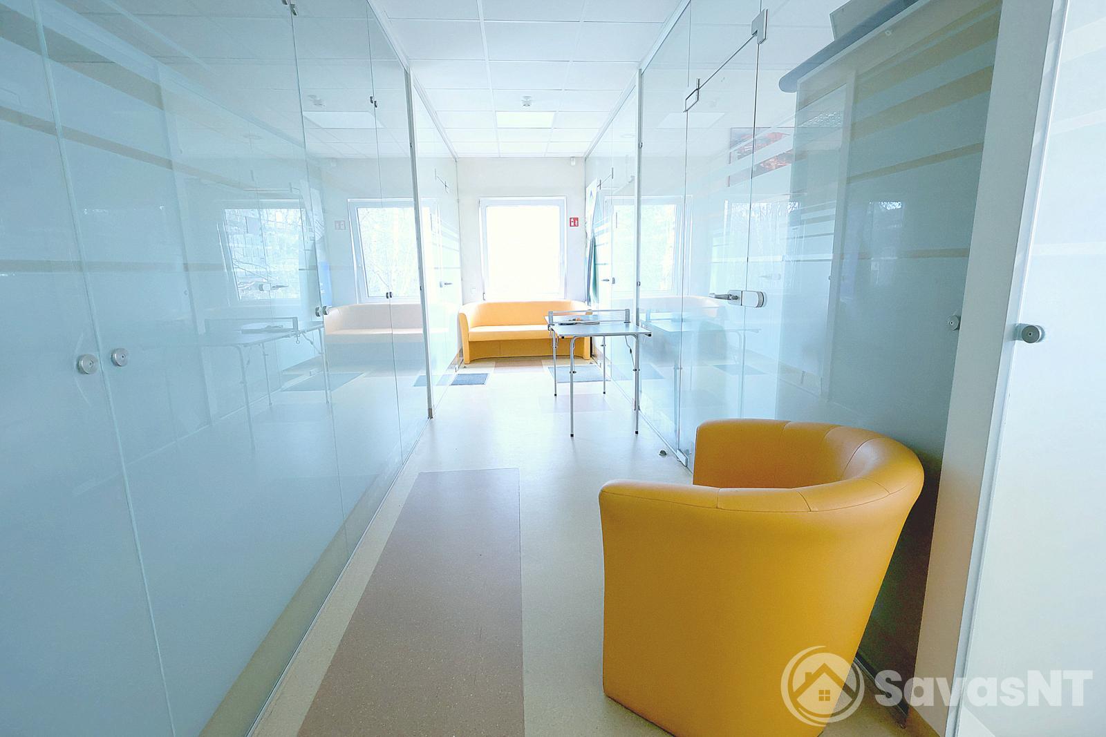 Ateities g. 12, Vilniuje, išnuomojamos 42 kv.m. ploto komercinės patalpos.