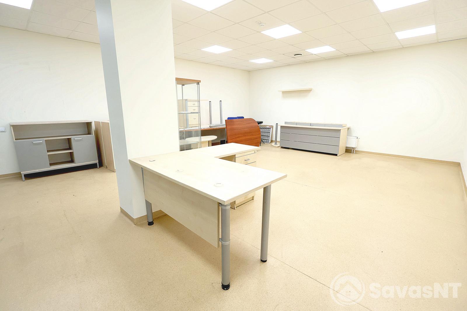 Ateities g. 12, Vilniuje, išnuomojamos 42 kv.m. ploto komercinės patalpos.