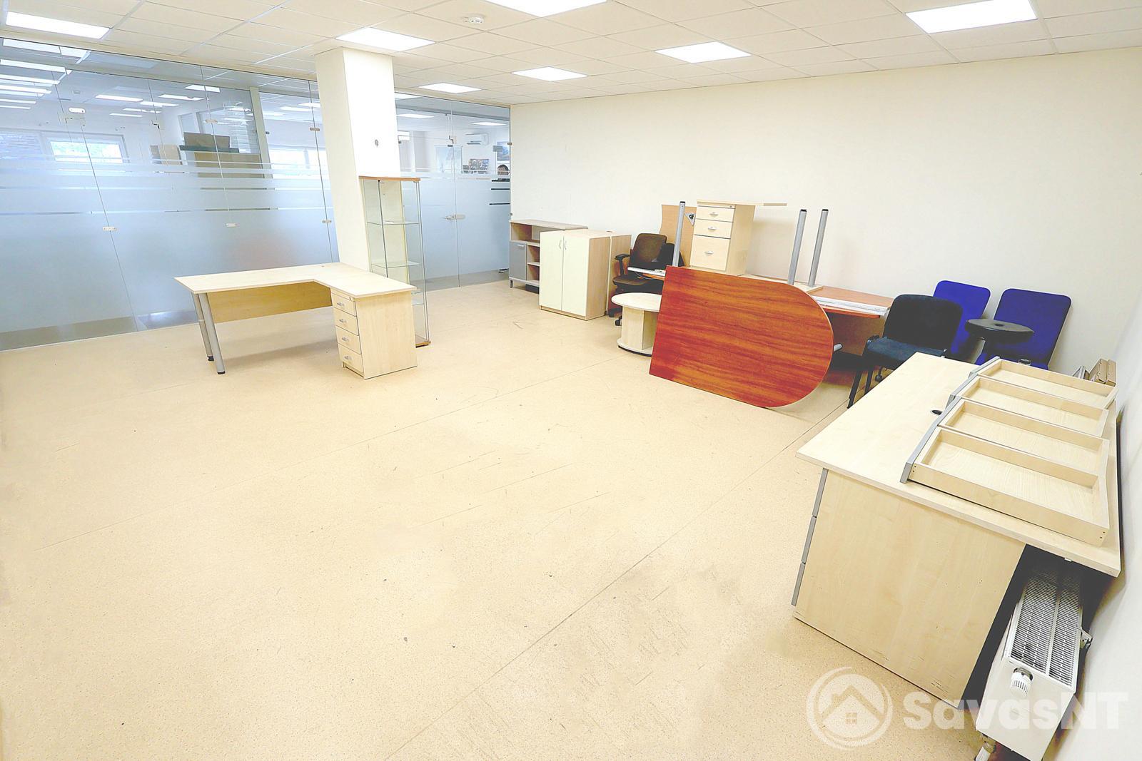 Ateities g. 12, Vilniuje, išnuomojamos 42 kv.m. ploto komercinės patalpos.