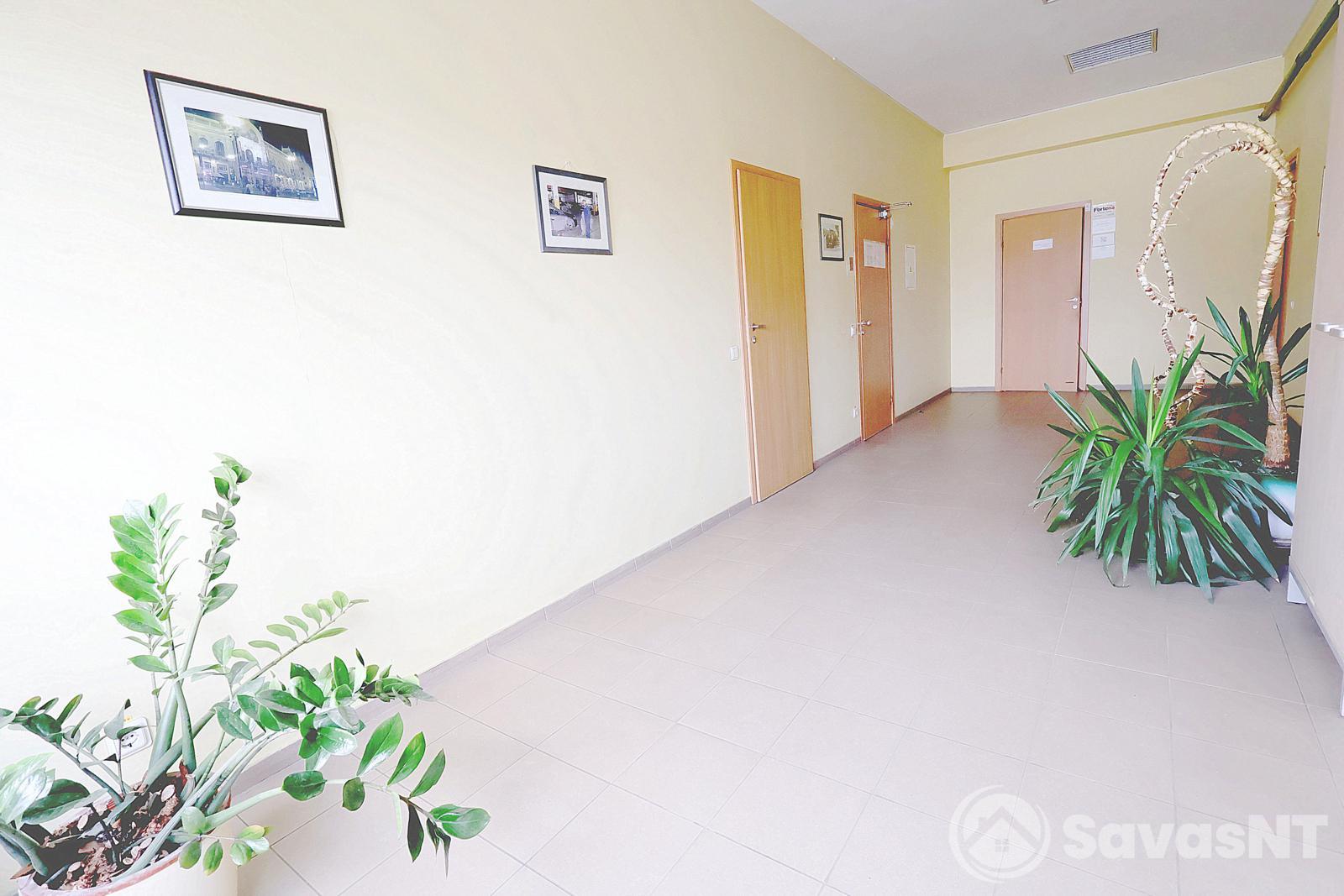 Ateities g. 12, Vilniuje, išnuomojamos 42 kv.m. ploto komercinės patalpos.