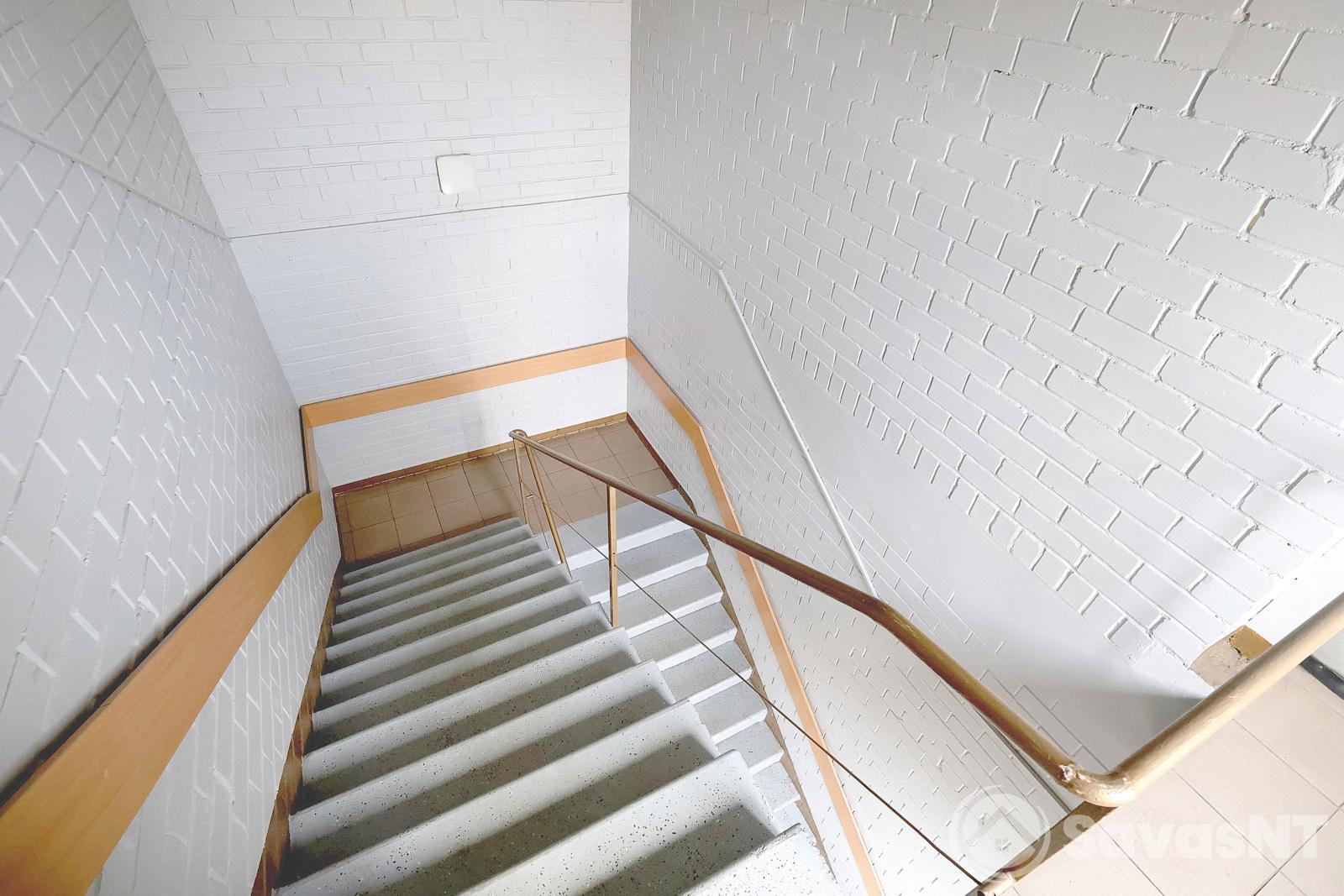 Ateities g. 12, Vilniuje, išnuomojamos 42 kv.m. ploto komercinės patalpos.