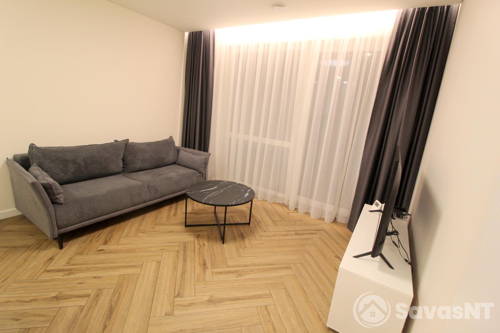 Pilaitėje, Gilužio g. naujos statybos name nuomojamas jaukus 2 kambarių 40 kv.m butas su  PARKINGU