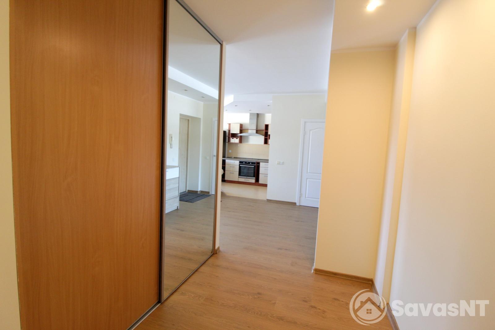 Antakalnyje, Grybo gatvėje, išnuomojamas jaukus ir ERDVUS 3  kambarių 78 kv. m. butas.