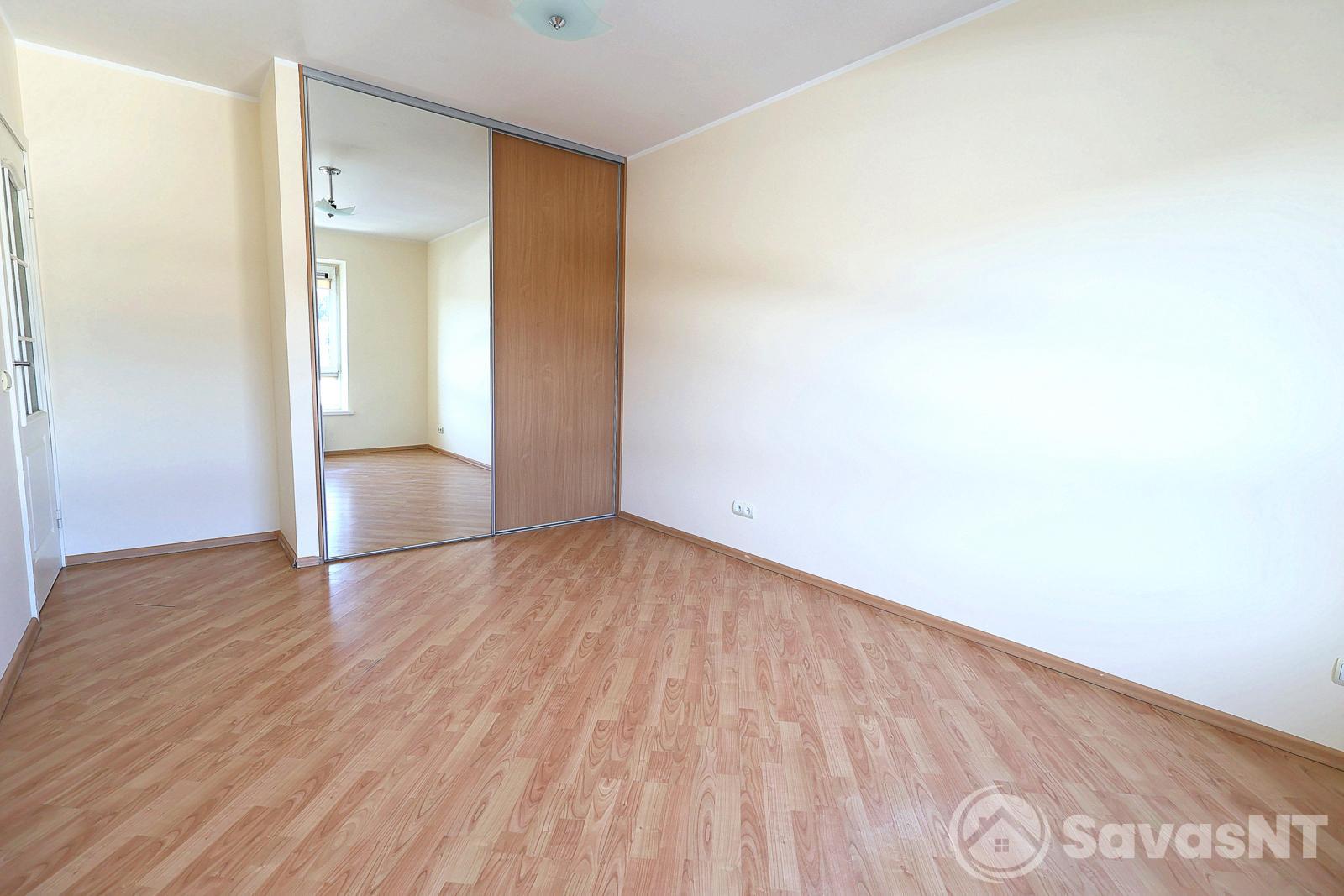 Antakalnyje, Grybo gatvėje, išnuomojamas jaukus ir ERDVUS 3  kambarių 78 kv. m. butas.