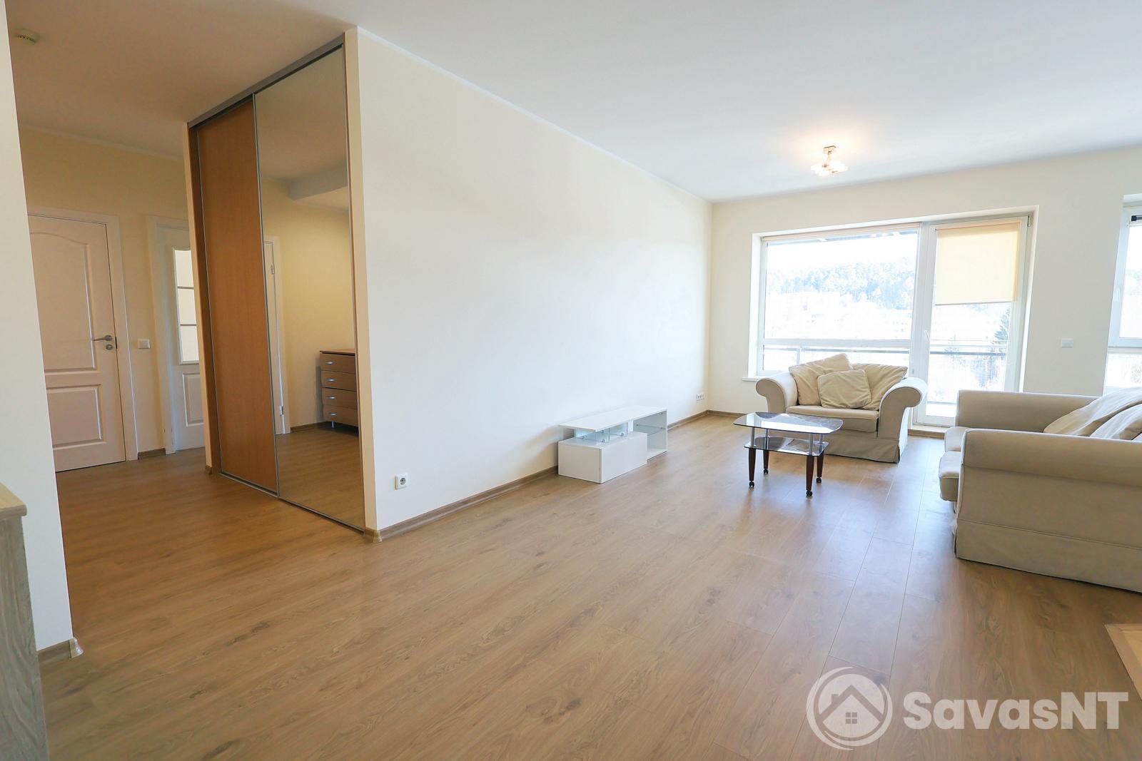 Antakalnyje, Grybo gatvėje, išnuomojamas jaukus ir ERDVUS 3  kambarių 78 kv. m. butas.