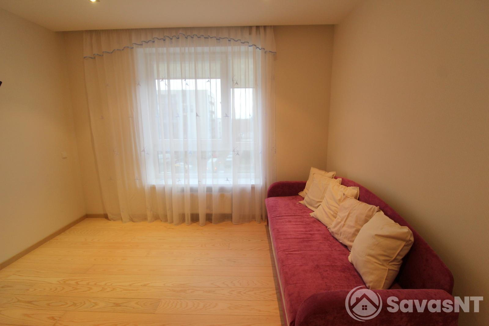 Pilaitėje, naujos statybos name išnuomojamas erdvus 3 kambarių butas.