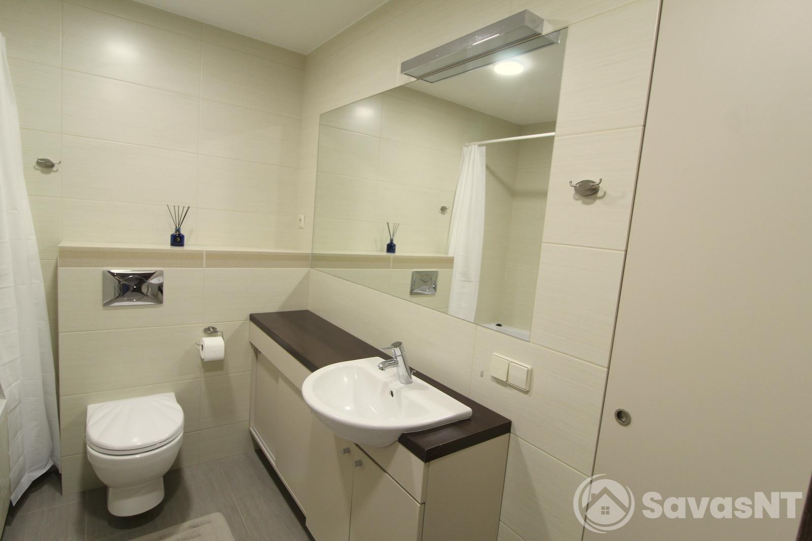 Pilaitėje, naujos statybos name išnuomojamas erdvus 3 kambarių butas.