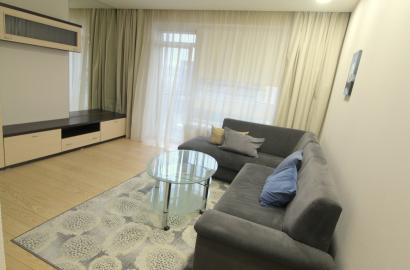 Pilaitėje, naujos statybos name išnuomojamas erdvus 3 kambarių butas.