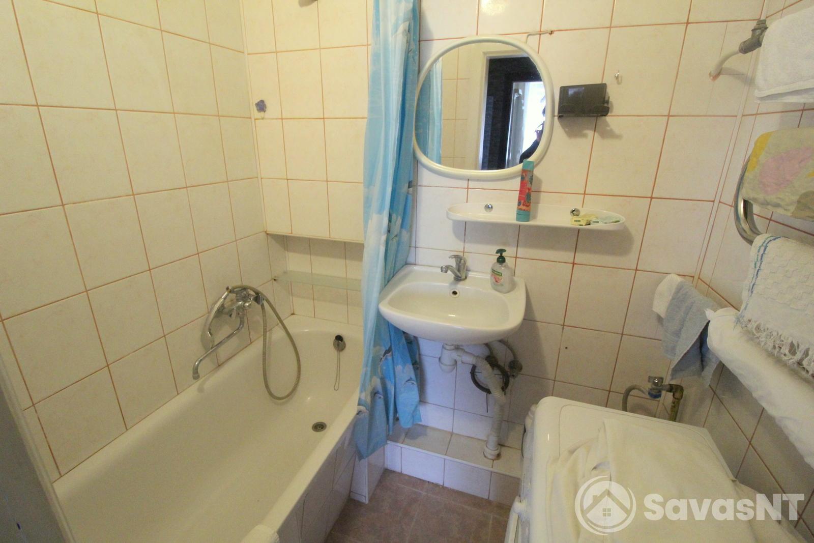 Verkiuose, Popieriaus gatvėje išnuomojamas jaukus ir ERDVUS 3 NEPEREINAMŲ kambarių 63 kv. m. butas.