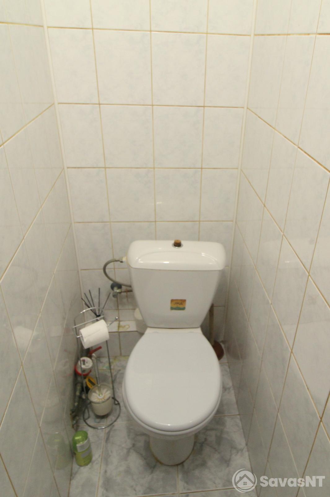 Verkiuose, Popieriaus gatvėje išnuomojamas jaukus ir ERDVUS 3 NEPEREINAMŲ kambarių 63 kv. m. butas.