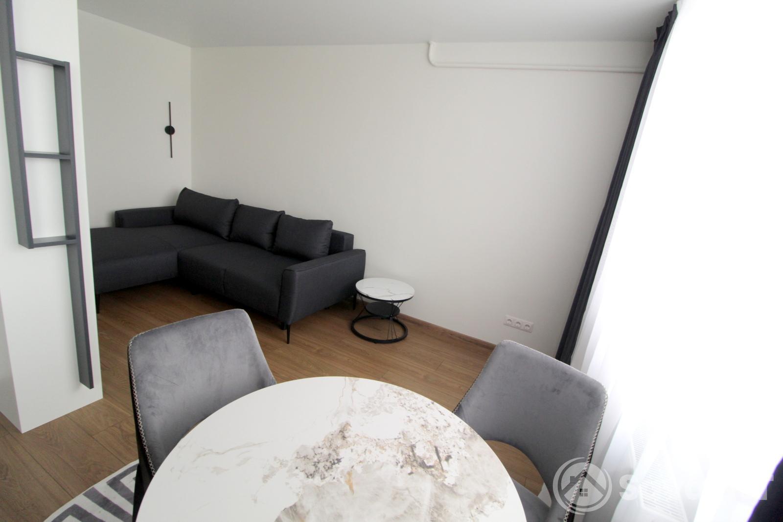 Nuomojamas jaukus SUREMONTUOTAS 1 kambario 25 kv.m butas Statybininkų g. Naujamiestyje.