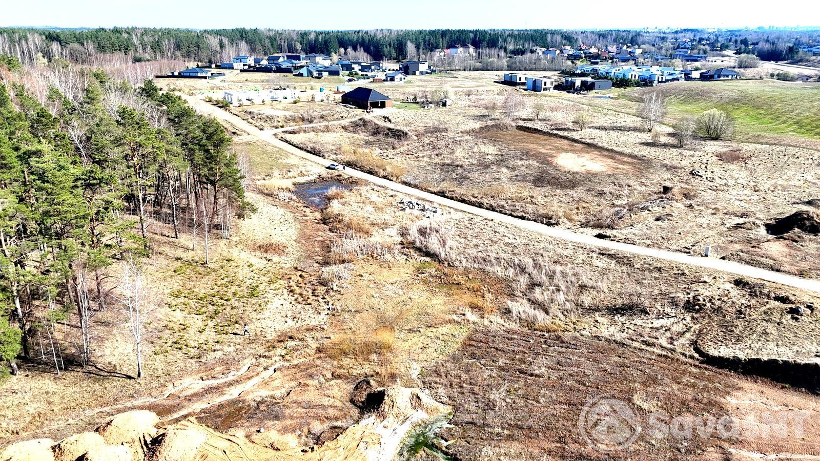 Vilniaus r. sav., Avižienių sen., Pikutiškių k., Vilkų g. parduodamas 10 arų NAMŲ VALDOS sklypas.