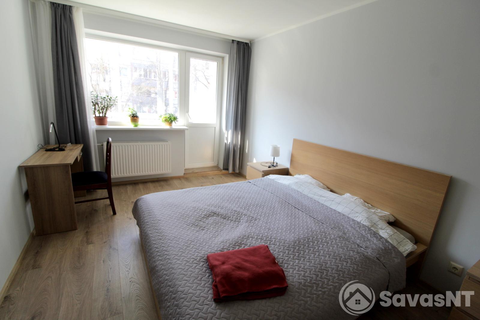 Žirmūnuose, Žirmūnų gatvėje, RENOVUOTAME NAME išnuomojamas ERDVUS IR JAUKUS STILIAUS 2 kambarių 48 kv. m. butas.