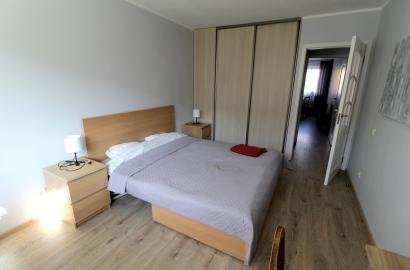 Žirmūnuose, Žirmūnų gatvėje, RENOVUOTAME NAME išnuomojamas ERDVUS IR JAUKUS STILIAUS 2 kambarių 48 kv. m. butas.