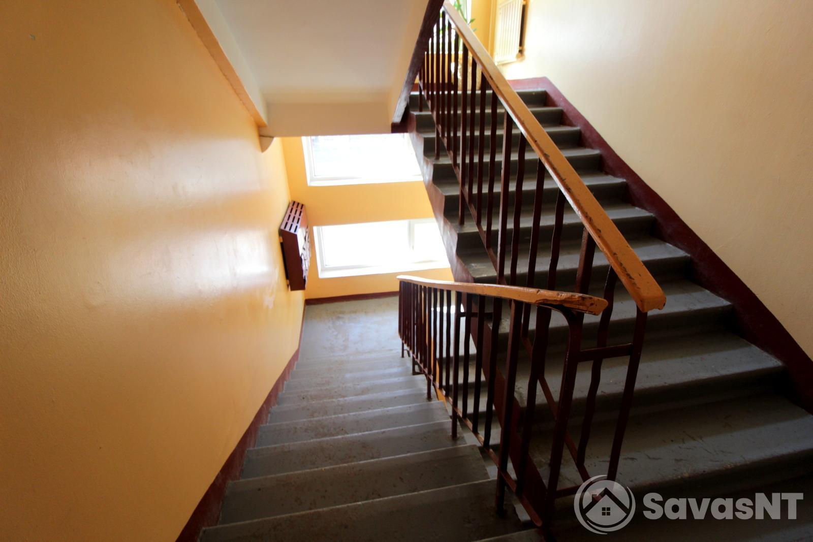 Žirmūnuose, Žirmūnų gatvėje, RENOVUOTAME NAME išnuomojamas ERDVUS IR JAUKUS STILIAUS 2 kambarių 48 kv. m. butas.