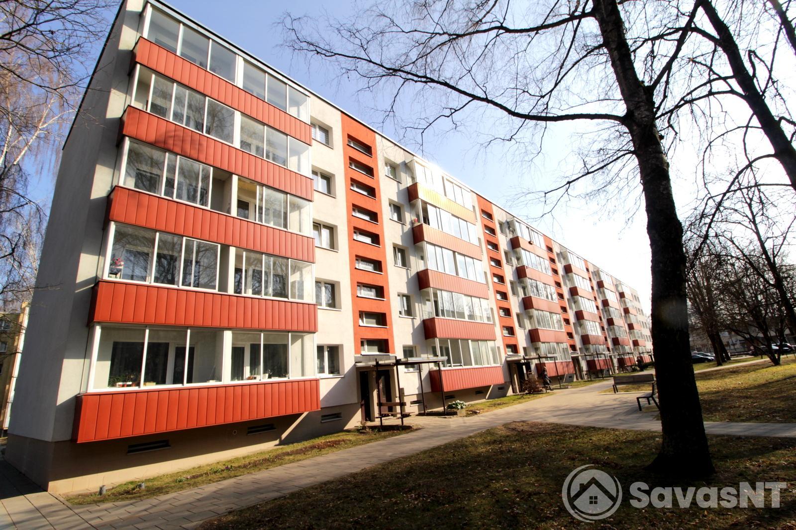 Žirmūnuose, Žirmūnų gatvėje, RENOVUOTAME NAME išnuomojamas ERDVUS IR JAUKUS STILIAUS 2 kambarių 48 kv. m. butas.