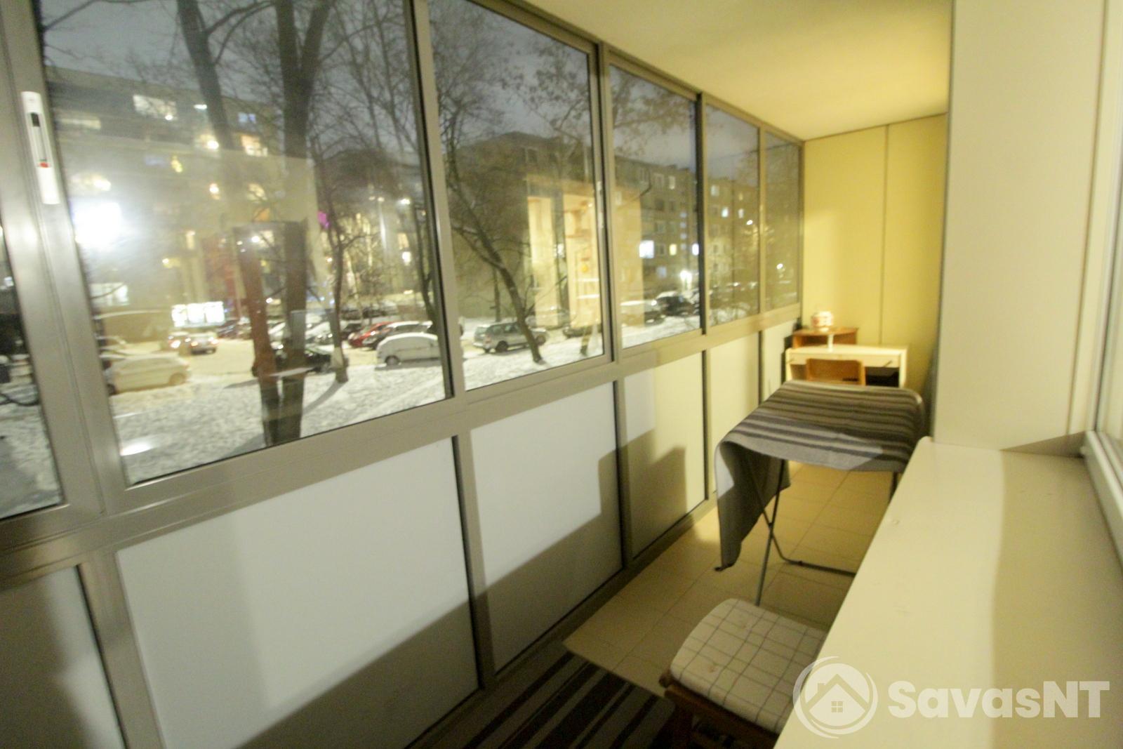 Žirmūnuose, Žirmūnų gatvėje, RENOVUOTAME NAME  išnuomojamas IŠSKIRTINIO STILIAUS 3 kambarių 49 kv. m. butas.