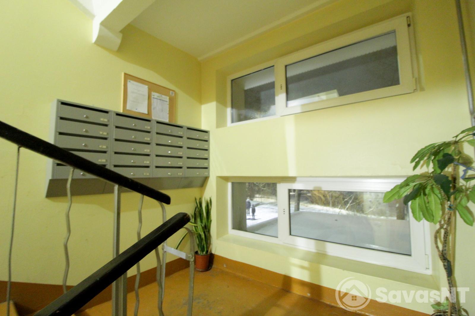 Žirmūnuose, Žirmūnų gatvėje, RENOVUOTAME NAME  išnuomojamas IŠSKIRTINIO STILIAUS 3 kambarių 49 kv. m. butas.